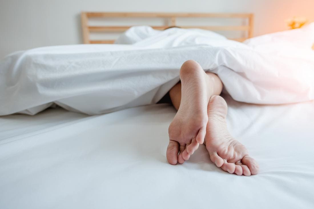 영화 보면 다 벗고 자는데...혹시 건강에 좋을까 나쁠까? Surprising Benefits of Sleeping Naked (Hello&#44; Better Skin)