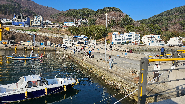 거제 고촌방파제 선착장과 방파제