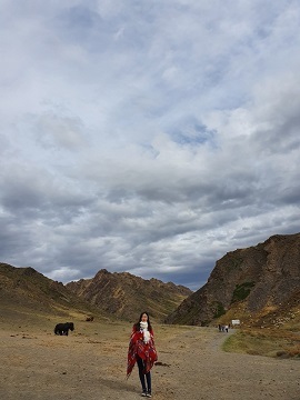 몽골 고비사막 투어 중 욜링암 입구 앞에서 찍은 사진2