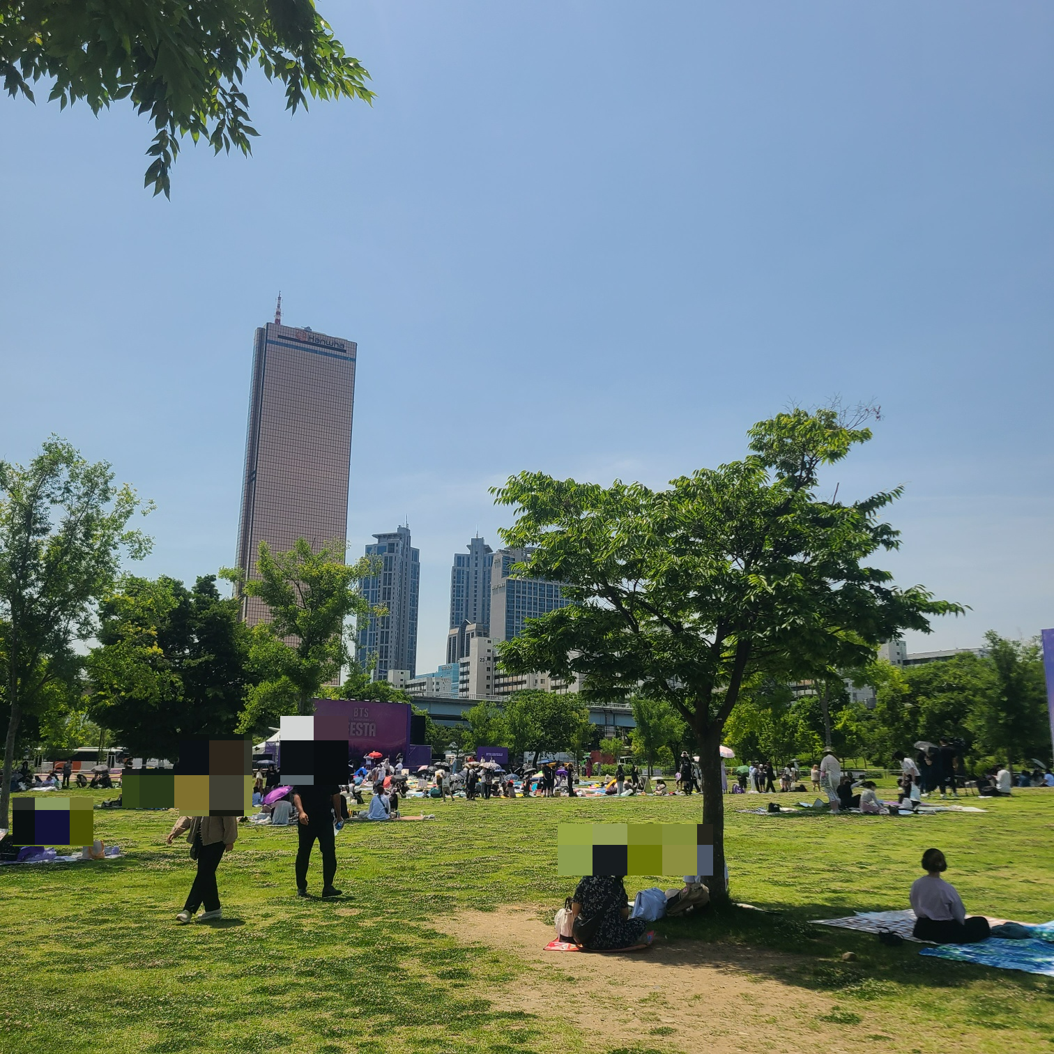 불꽃축제 전 낮 시간에 찍은 한강 공원 풍경