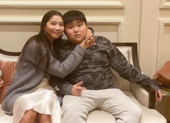 "진짜 입이 방정이네…"자폐아들과 힘든 암투병까지 겪었던 오윤아에 대놓고 꼽주는 경악스러운 방송인
