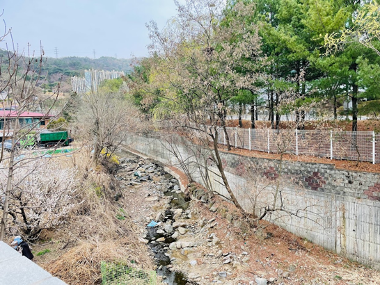 외부에 흐르는 천