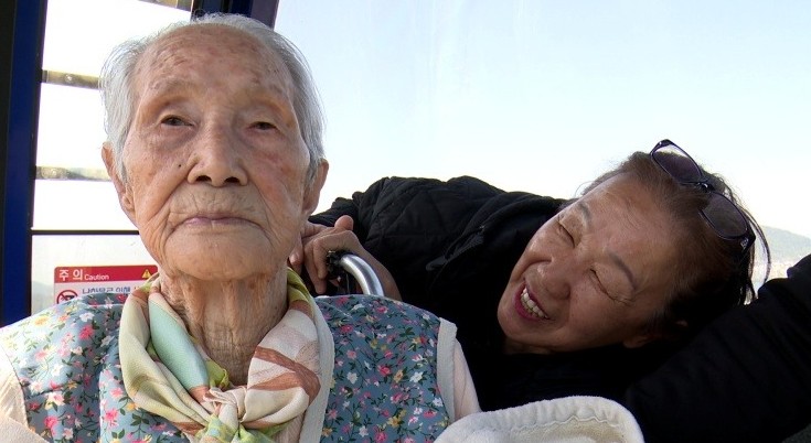 100세-어머니와-딸