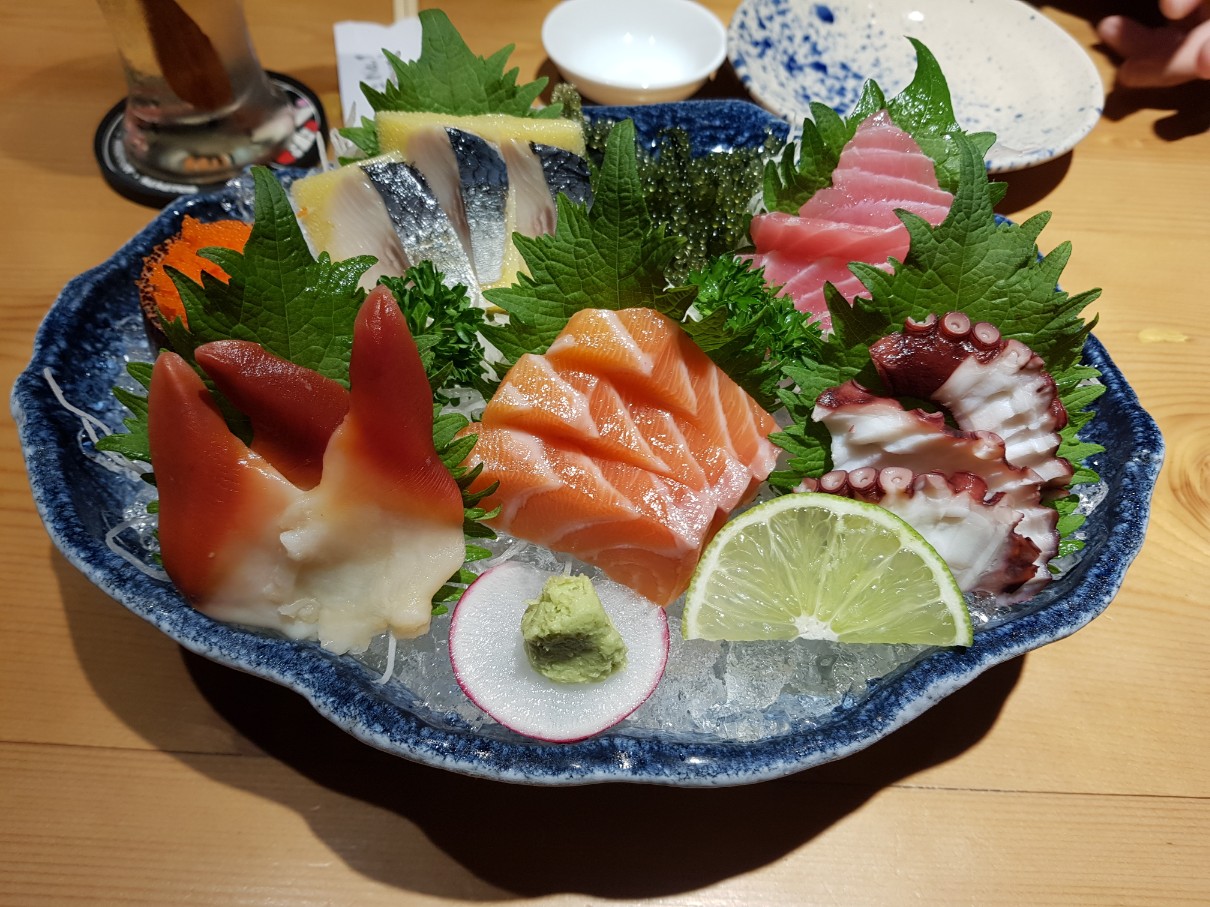 호치민 1군 일본식 장어 덮밥 전문점 Unatoto - 5종류 사시미(Assortment of 5 Sashimi)