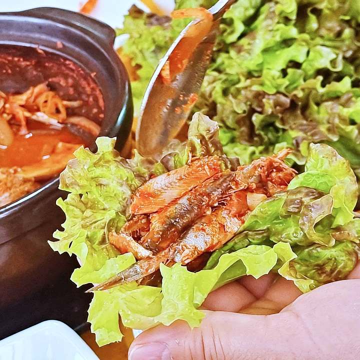  생생정보 멸치쌈밥 멍게비빔밥 갈치조림 멸치회무침 고등어구이 해물부추전 수완 좋은 여행 맛집 추천 2tv 저녁 남해 식당 위치 어디