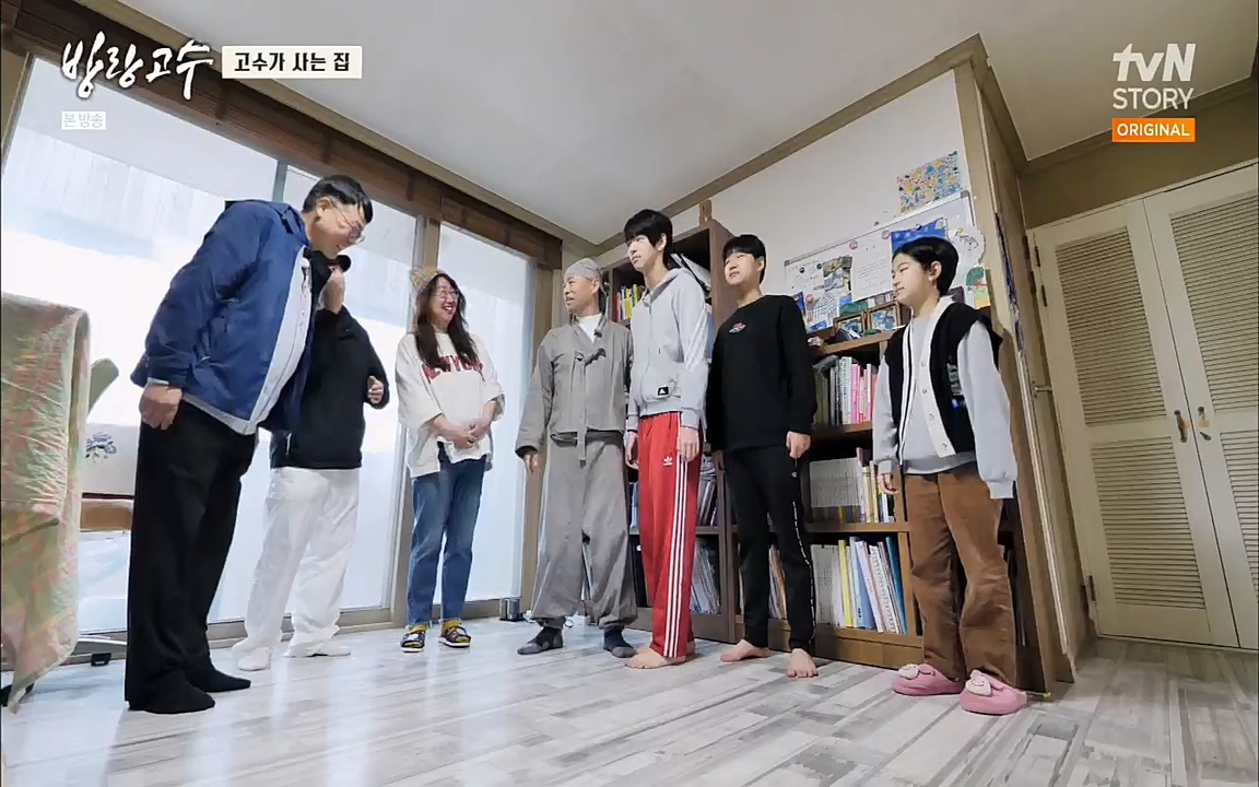 방랑고수.E05.220427p.H264-F1RST.mp4_20220428_191347.301.jpg