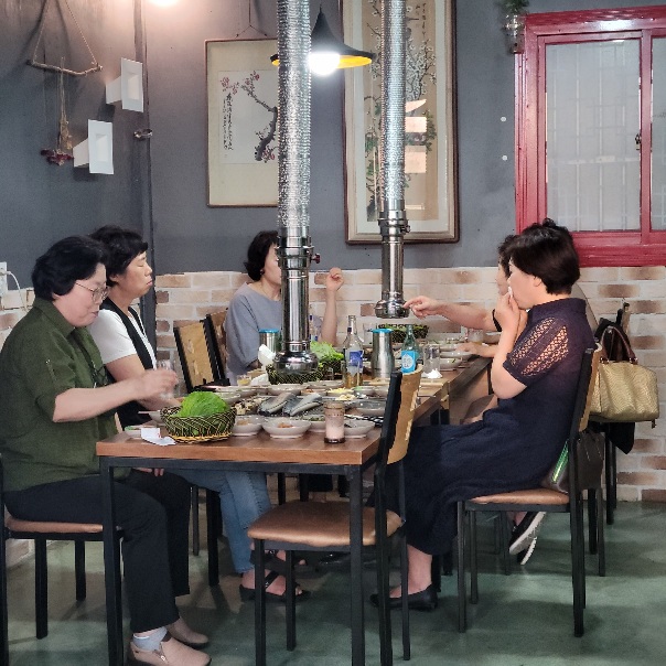  장어식당에서 40년 지기 친구들의 모임