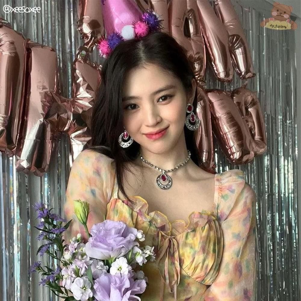  생일파티한 한소희 목걸이 귀걸이 출처