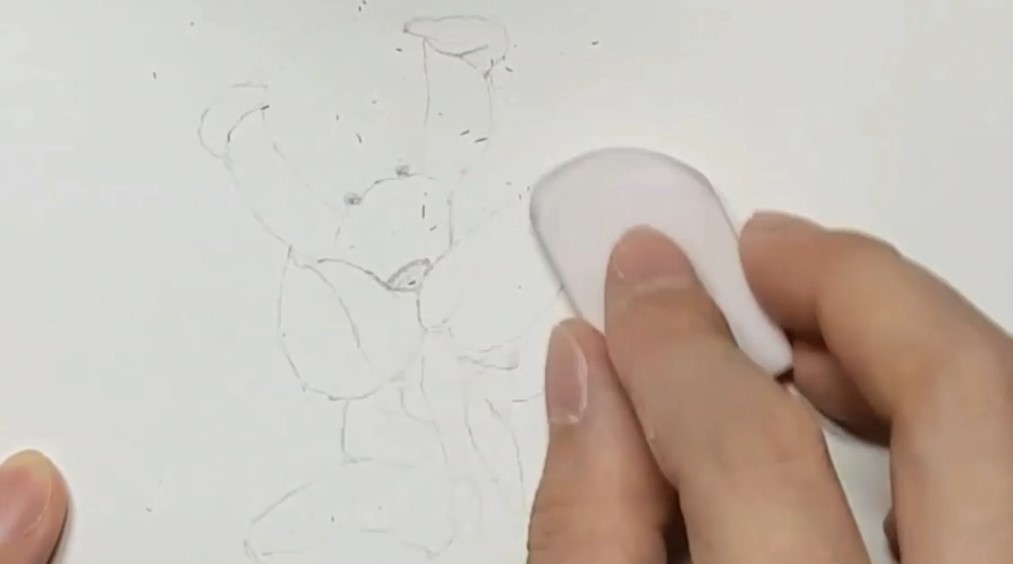 지우개로 불필요한 연필선을 깔끔하게 지워줍니다.