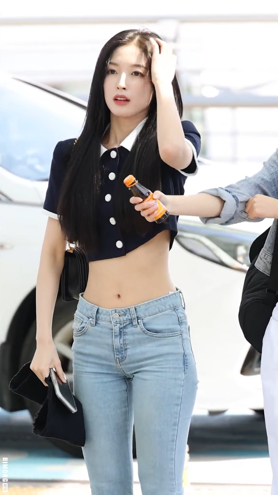 아이돌-idol-kpop-가슴-가슴골-슴골-boobs-cleavage-midriff-엉덩이-엉밑-엉밑살-butt-섹시-몸매-body-sexy-허벅지-thighs-도끼-cameltoe-nsfw-legs-cheeks-오마이걸-아린-ohmygirl-arin