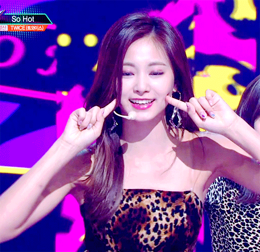  트와이스 쯔위 호피 오프숄더 SO HOT 커버 무대 움짤