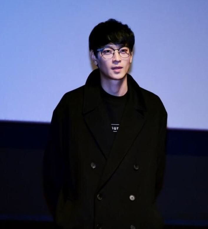  강동원이 안경이나 렌즈를 끼는 충격적 이유