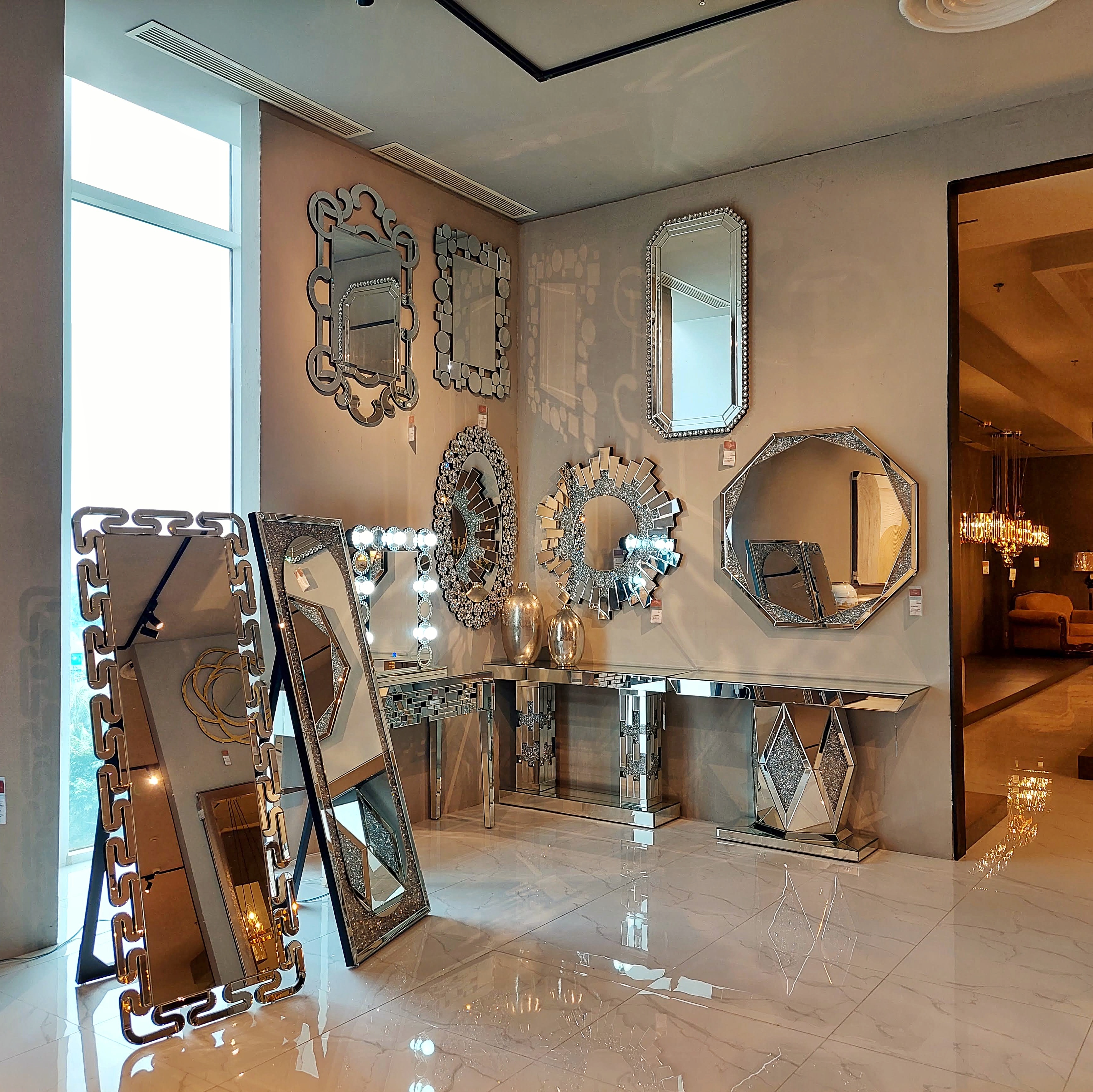  홈 갤러리아 리빙 몰의 조명 갤러리에 전시된 거울 및 조명 전경 ⓒ 스텔라의 주부사전 