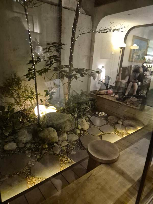 호치민여행_호치민카페_3군_감성카페_오시마스_Cafe Oshima&amp;#39;s_정원2