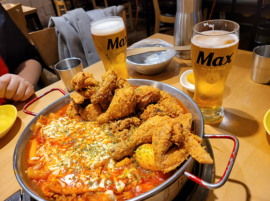  부산 남포동, 킴스떡볶이 떡볶이와 치킨을 동시에 맛볼 수 있는 곳.