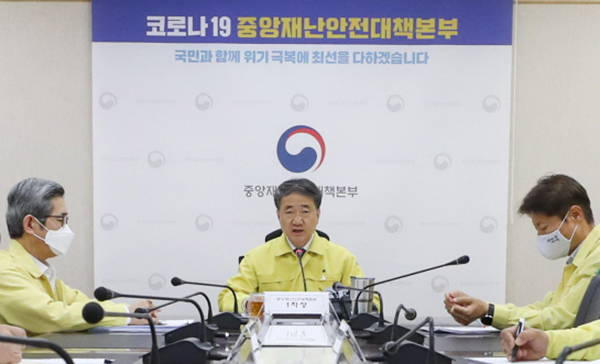  박능후 복지장관 “진단검사보다 더 중요한 것은 ‘거리두기’ 참여”