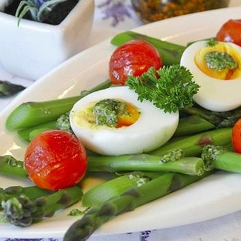 토마토 아스파라거스 달걀