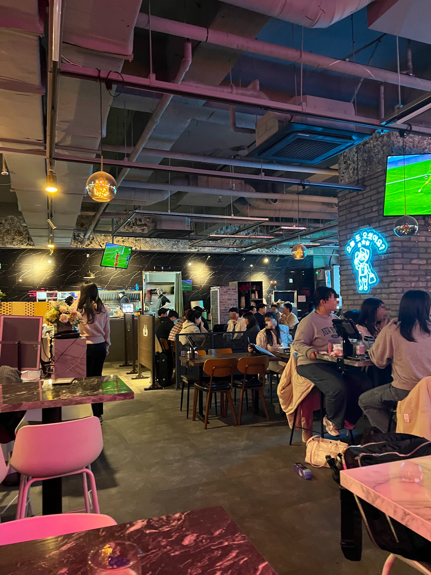 오늘통닭 내부