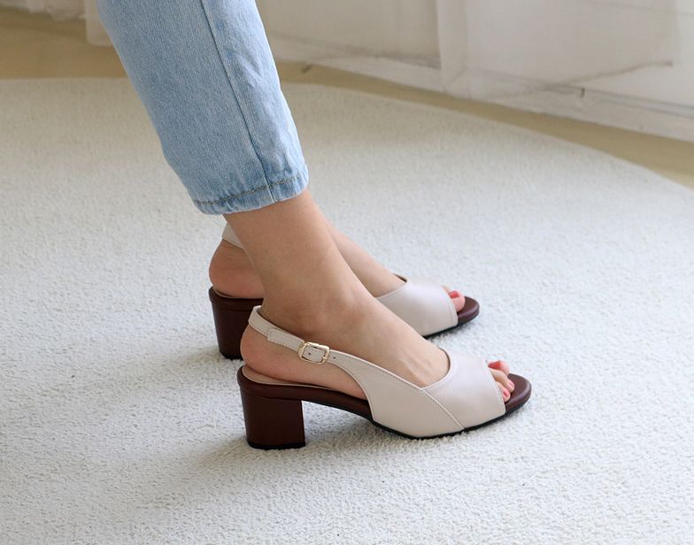  소가죽 절개라인 5cm 하이힐 샌들