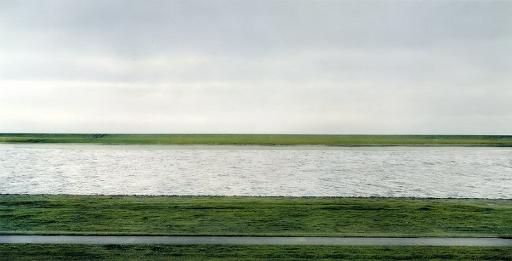 Andreas Gursky	Rhein II (1999)