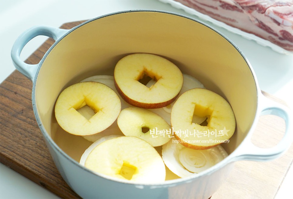 만들기 삼겹살수육 보쌈김치 맛있게~ 무수분 수육 보쌈 무김치 5
