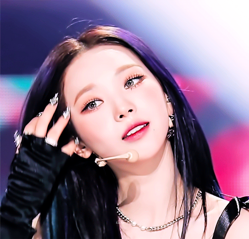  에스파 카리나 블랙의상 무대 움짤 gif