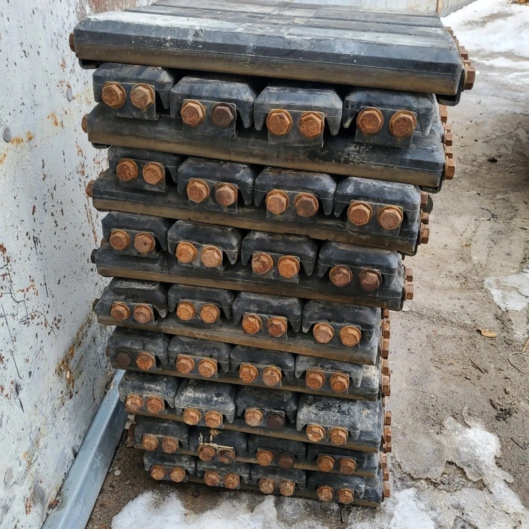  두산 300LC용 고무트랙 800만원 판매합니다.