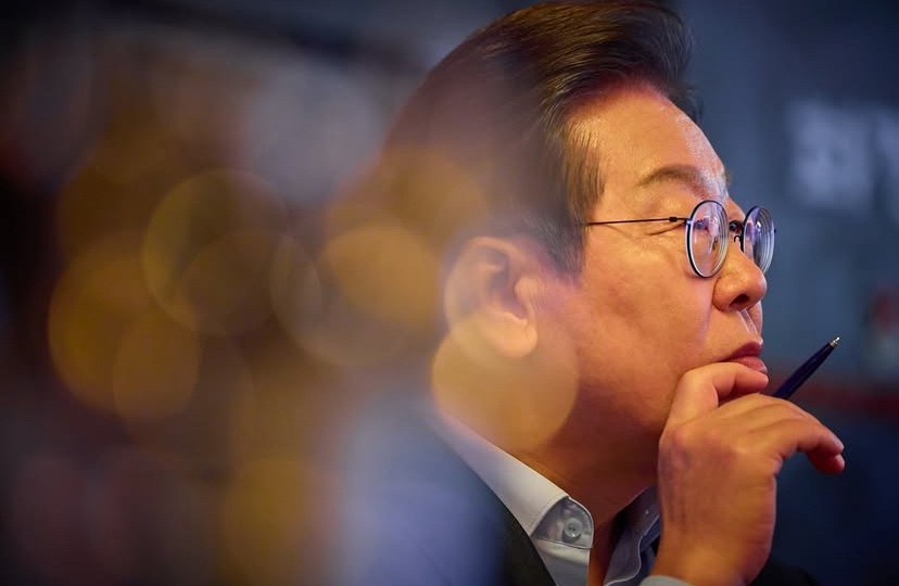 이재명 고민하는 사진
