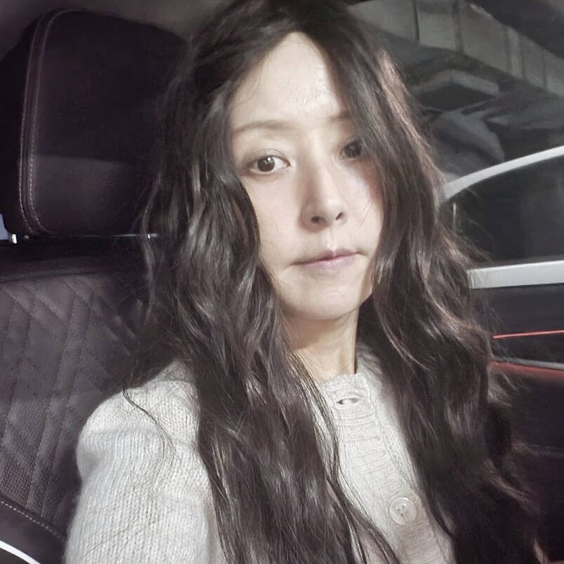 유방암 투병 서정희, 항암 부작용 응급실行 고열 복통, 미치겠다 유방암 투병 중 항암치료 머리카락 없다 밝힌 바 있다 유방전절제 수술 받은 후 항암치료 중 감사기도