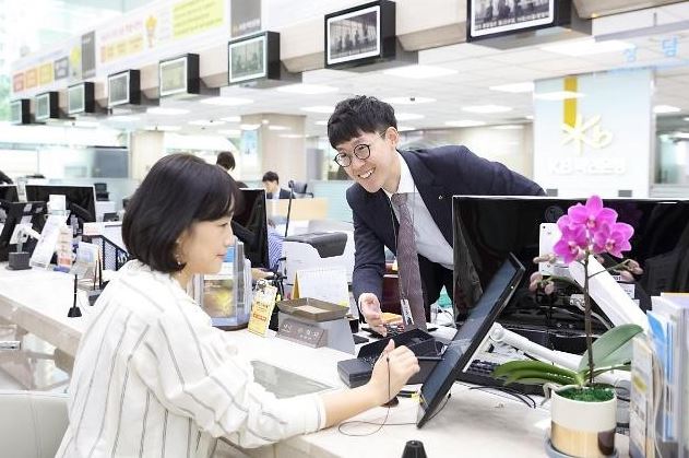  수도권 은행 영업시간 단축 변경..9월 6일까지