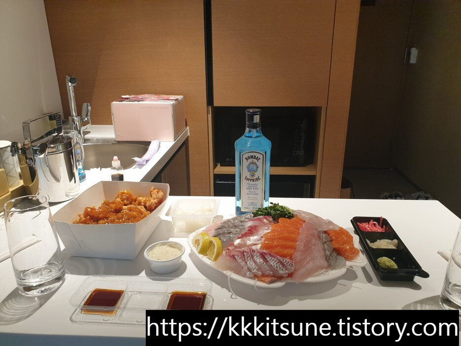용산 드래곤시티 노보텔 호텔에서 회랑 치킨 먹으면서 호캉스