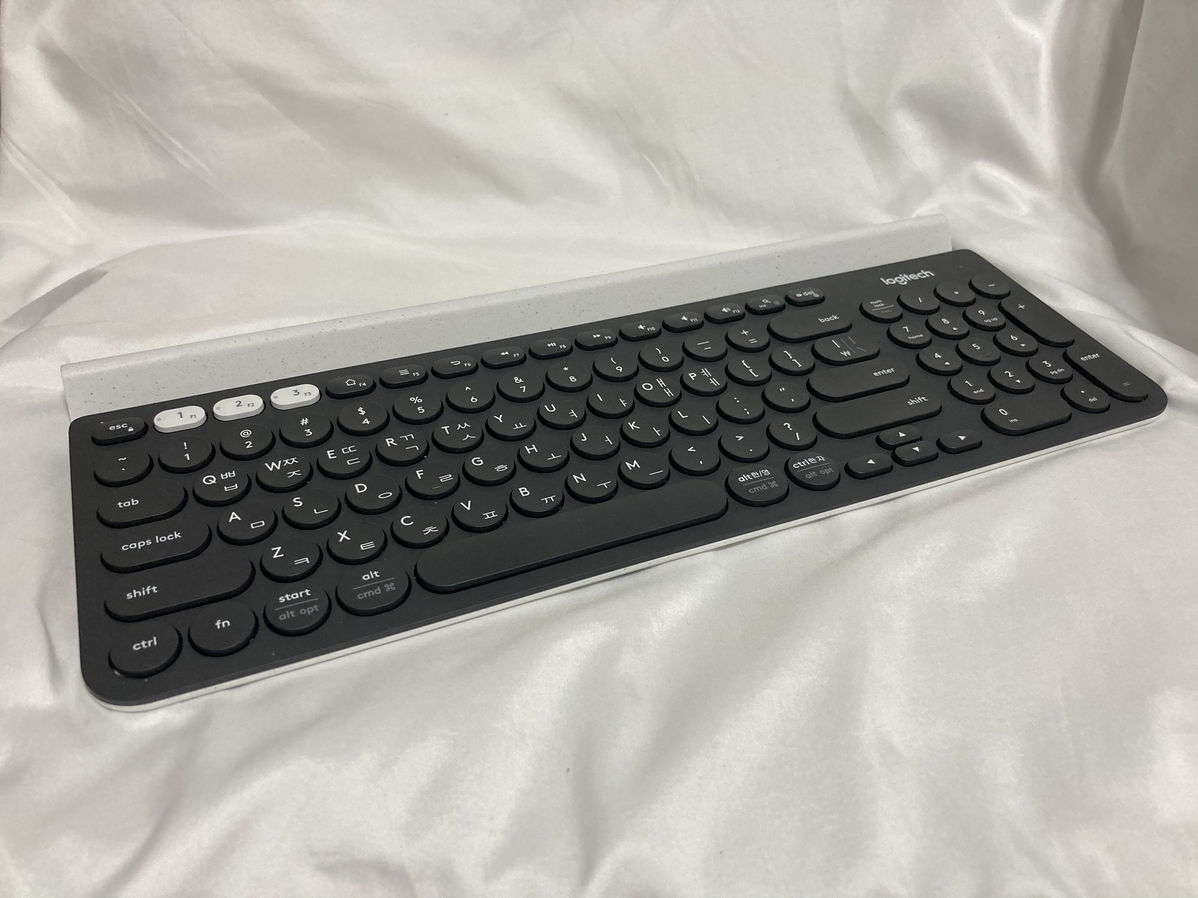  로지텍 블루투스 키보드 k780- 멀티태스킹이 가능한(아이패드, 핸드폰, 노트북)