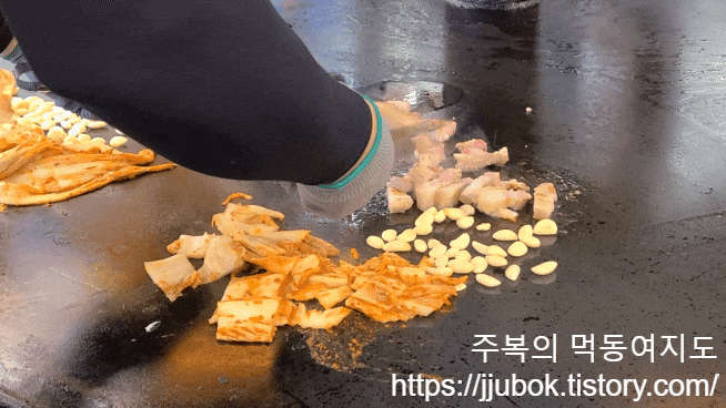 목 부분을 손질한 아이맛야 돼지고기