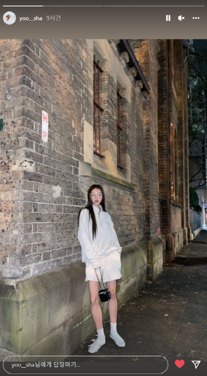  오마이걸 유아 인스타그램 패션은 락피쉬웨더웨어 신발, 스탠드오일 핸드백 가방, 유니스디자인 하프집업!!