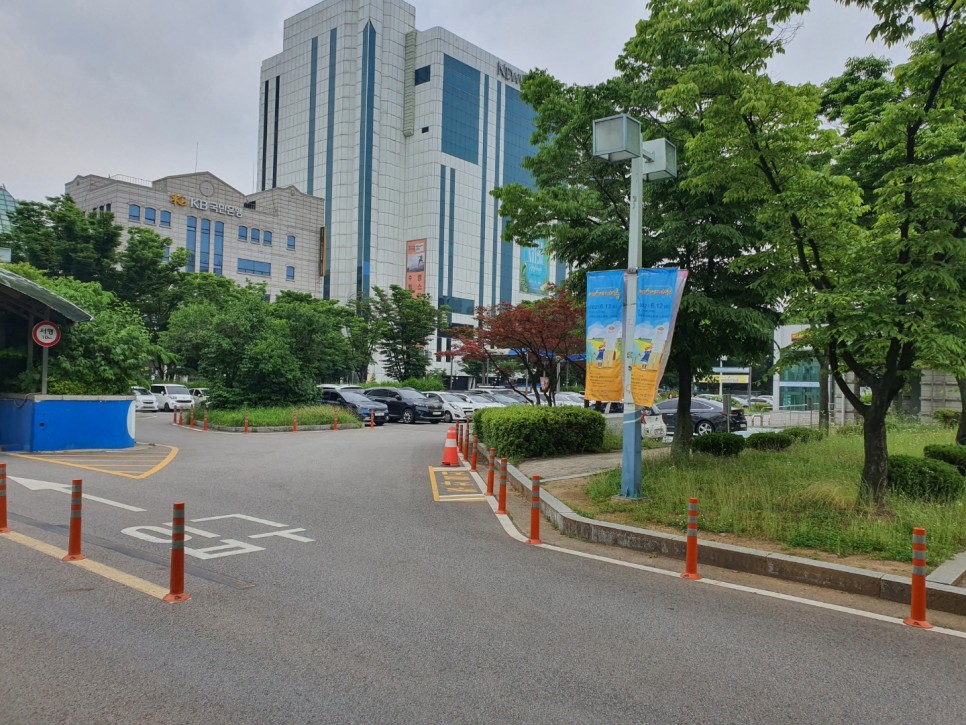 나는 인천에 있는 무료 코로나19 테스트 센터 아트센터에 있다. 18