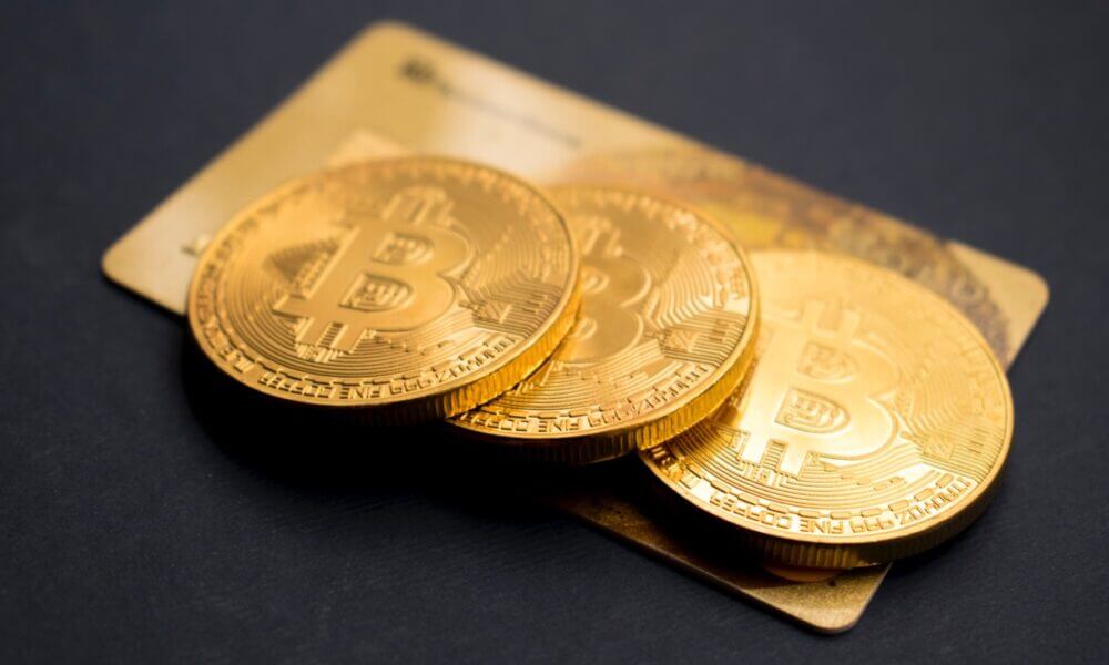  8월 상황과 유사한 비트코인...7천불만 오르면 최고가 경신  BTC price pares losses with a fresh surge to $57K