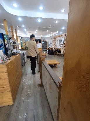 진주 맛집 장독대항아리보쌈의 내부는 넓고 쾌적하며 좌식으로 되어 있습니다