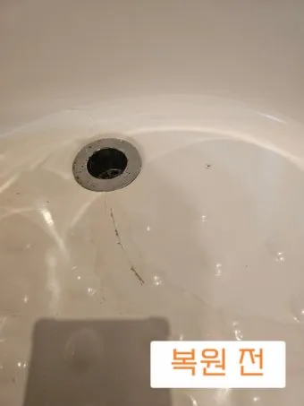 야매 방식으로 깨지고 녹물 나오는 욕조 보수 다이소 페인트 바니쉬 사용 후기_8