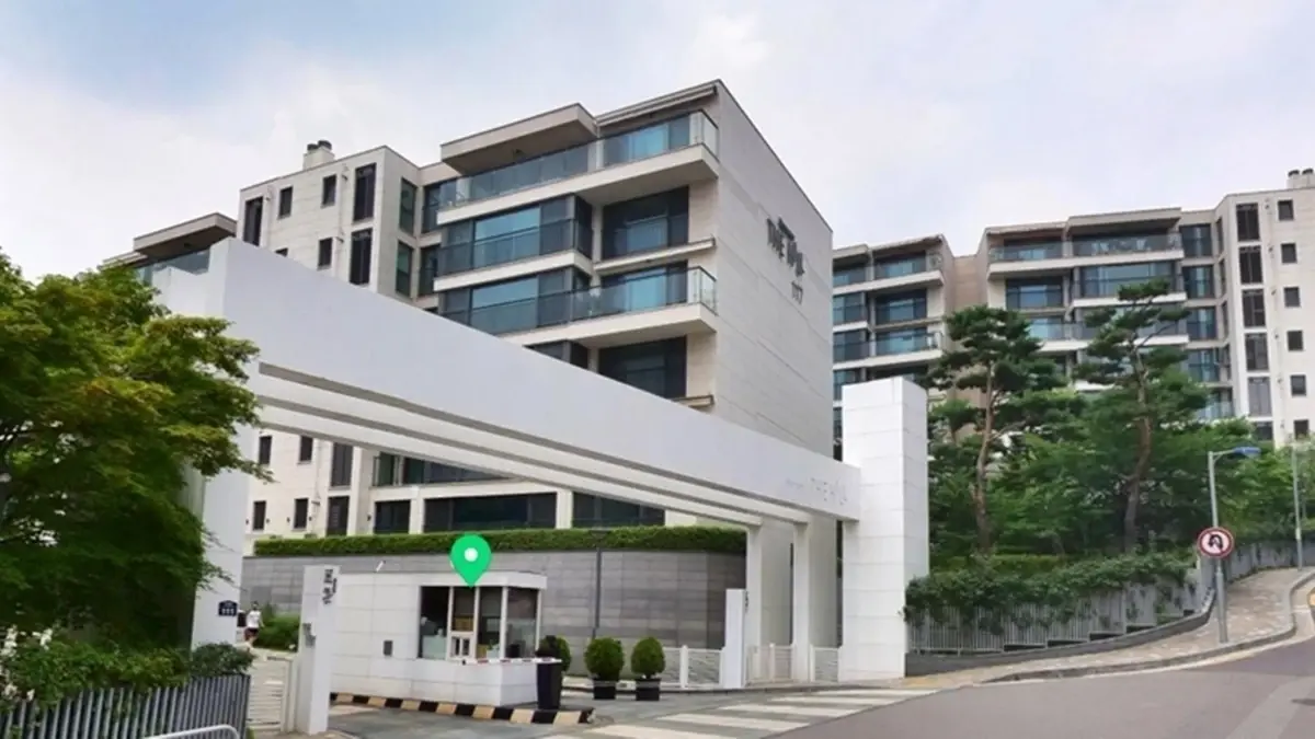  올해 국내 최고가인 110억에 팔린 이 아파트 30대 영국인이 샀다