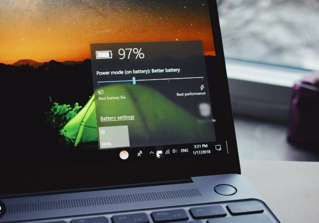  항상 전원에 연결된 노트북...배터리에 해로울까 Is it bad to leave your laptop always plugged in?