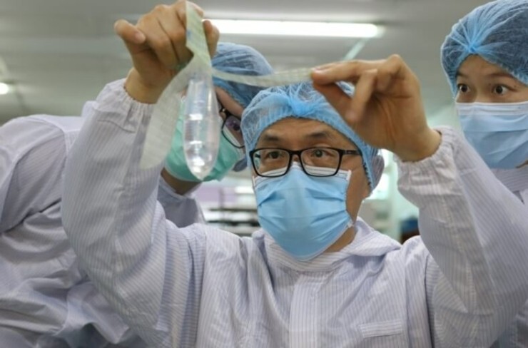  말레이시아 산부인과 의사, '세계 최초 남녀공용 콘돔' 개발 VIDEO:Malaysian gynecologist creates 'world's first unisex condom