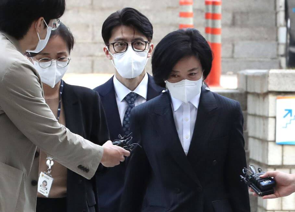 청탁 명목으로 10억원가량의 금품을 받은 혐의를 받고 있는 이정근 전 더불어민주당 사무차장.