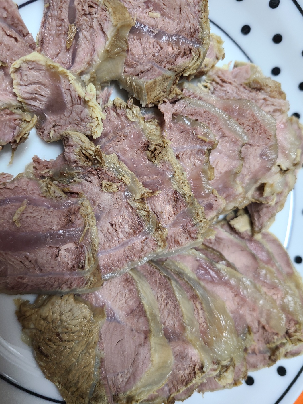  맛을 보면 아롱아롱하게되는 아롱사태 수육전골 속으로