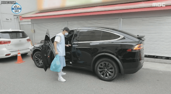  유아인님의 테슬라 차량