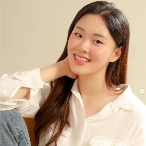  엄지윤 프로필 (WSG 워너비 숏박스 장기연애)