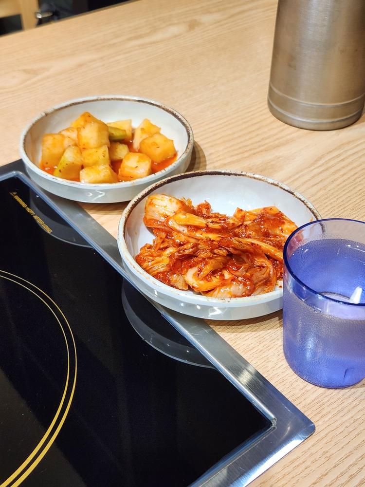 고기리 칼제비와 수육 주문 세팅 김치 깍두기
