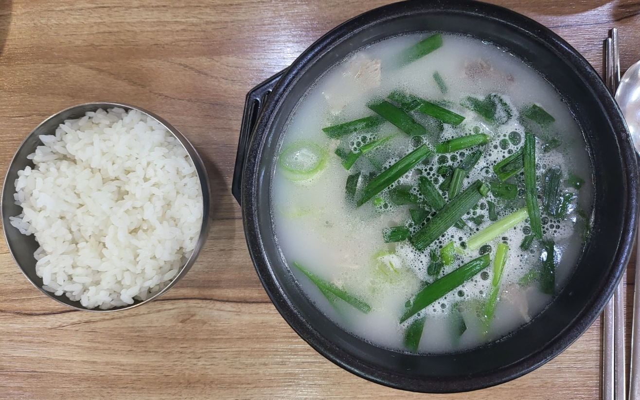 장군돼지국밥.수육 이미지