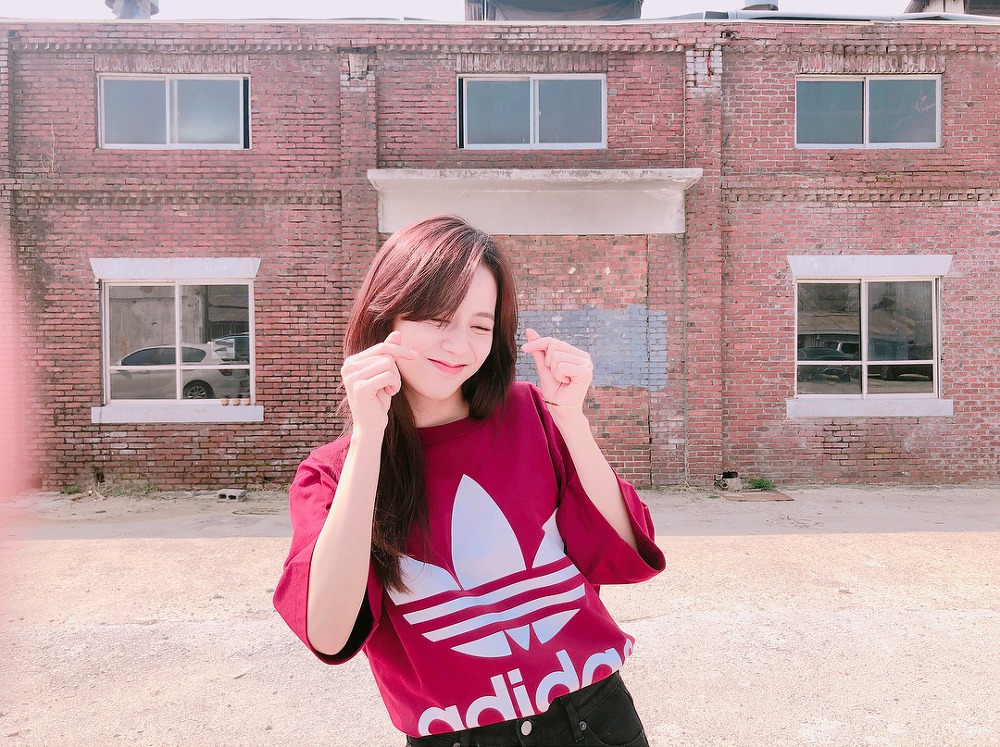  아디다스 불꽃티 블핑 지수