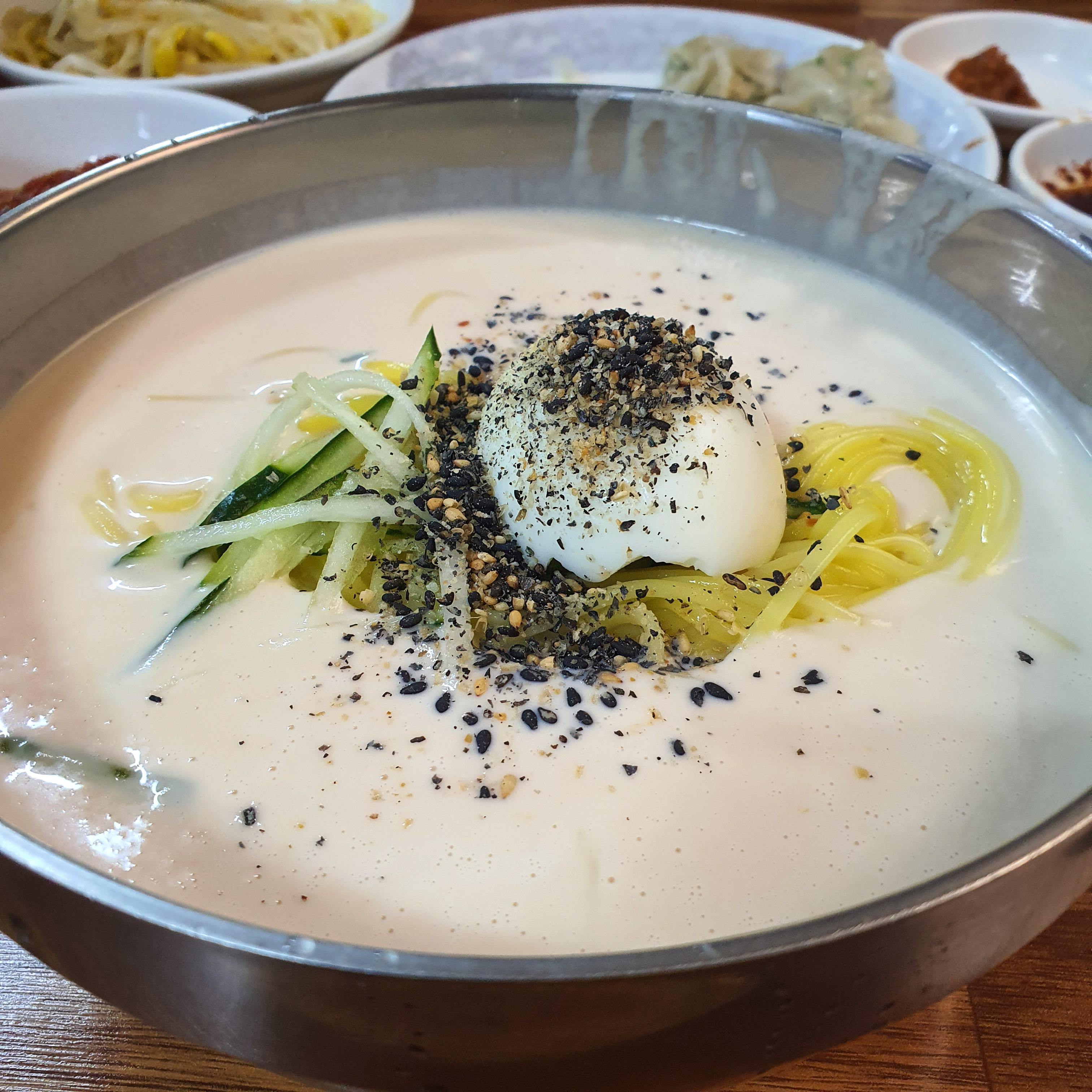  원조 태양칼국수 - 동대구역 신천역 찐로컬맛집, 기계우동 느낌 고소한 칼국수, 크림 같은 콩국수 국물