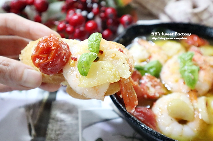 새우 감바스를 만드는 방법은 감바스 알 아질요 새우이다. 2